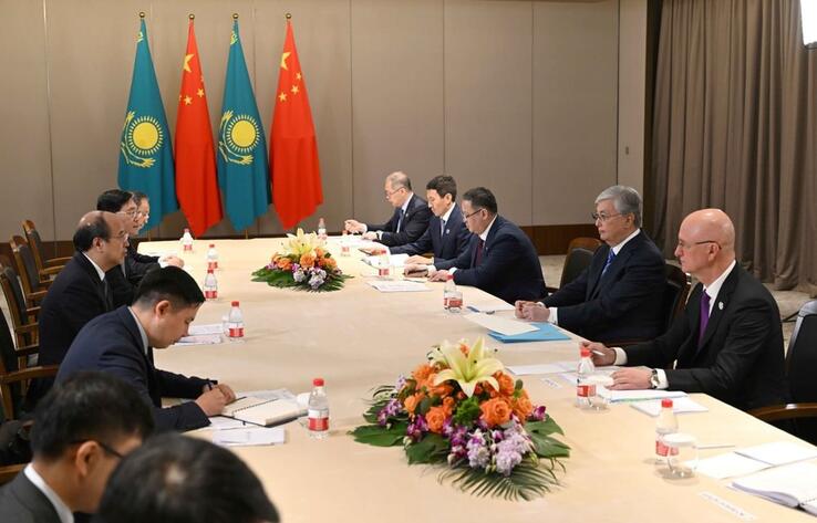 Токаев обсудил вопросы сотрудничества в сфере энергетики с главами крупных китайских компаний