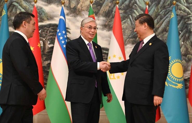 Токаев прибыл в Центр международных конференций для участия в саммите "Центральная Азия - Китай"