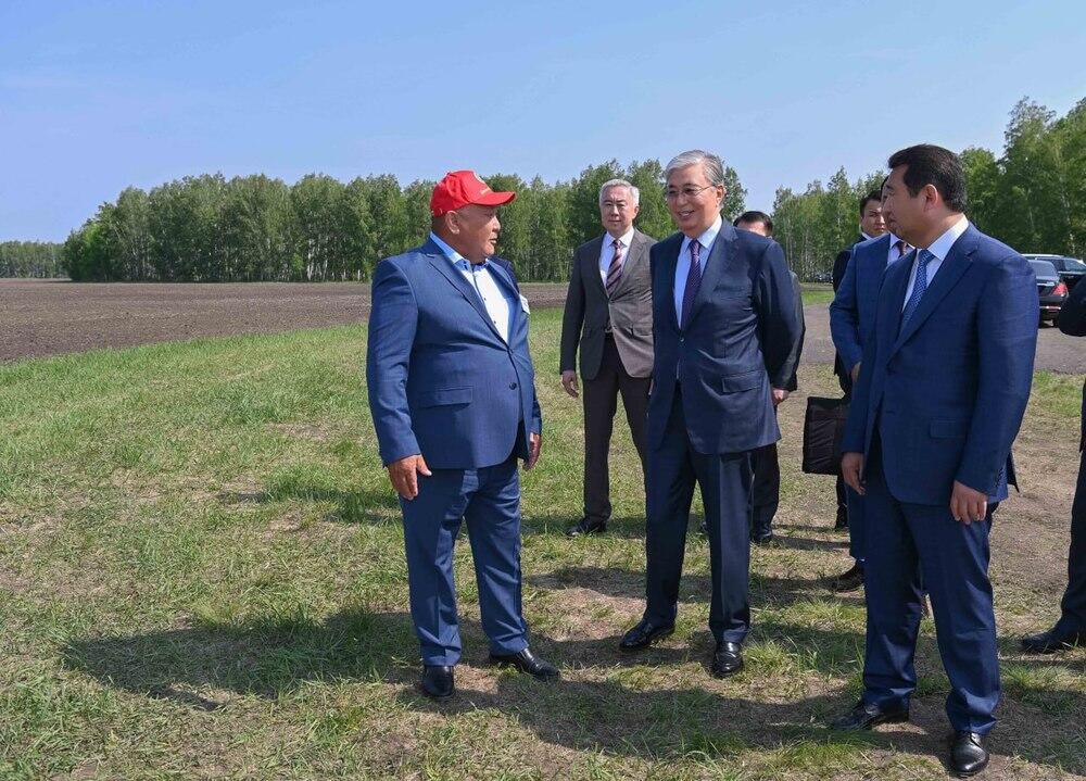 Kazakh President surveys sowing campaign in N Kazakhstan