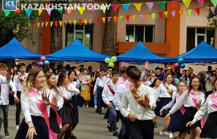 Более 3,7 млн казахстанских школьников завершили учебный год