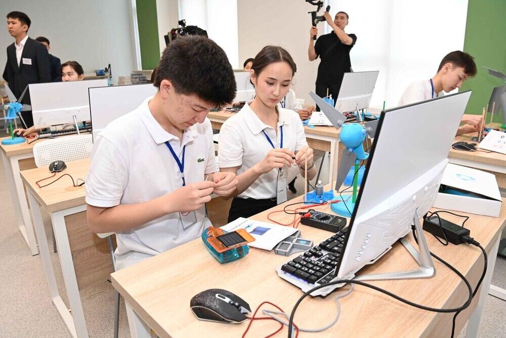 Президенту доложили о развитии сферы дополнительного детского образования в Алматы