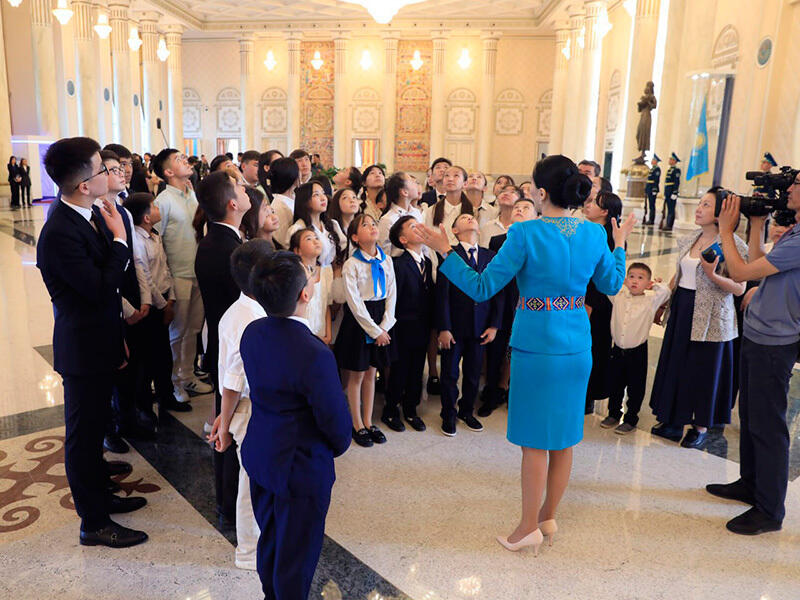 Kazakhstani schoolers take tour of Akorda Presidential Palace. Images | Akorda