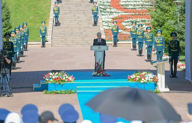 Head of State takes part in flag-raising ceremony