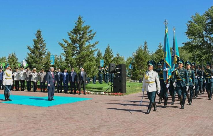Президент принял участие в церемонии поднятия государственного флага