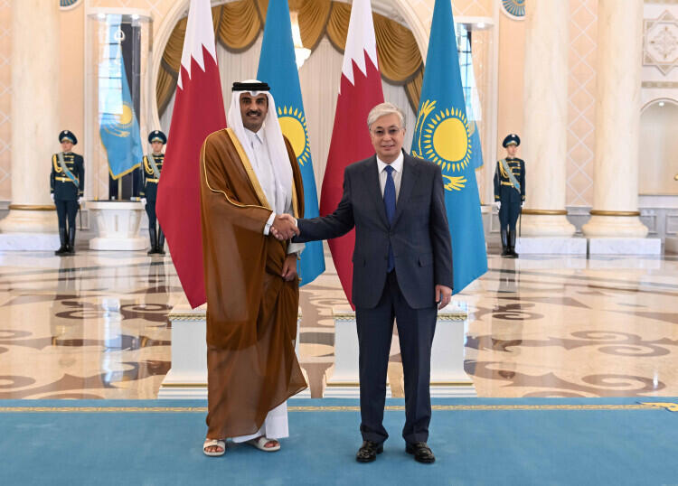 Президент Казахстана провел встречу c делегацией во главе с эмиром Катара