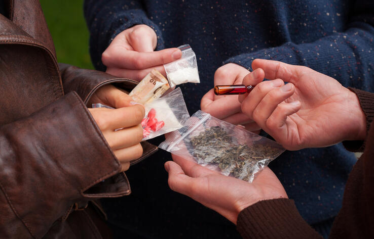 Мажилисмены предлагают отменить уголовное наказание за употребление наркотиков