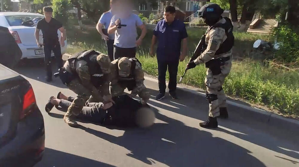 Спецоперация в Акмолинской области: группу вымогателей задержали в Бурабае