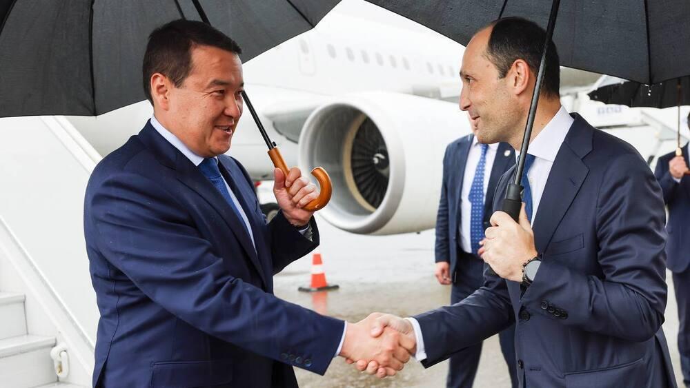 Алихан Смаилов прибыл с официальным визитом в Грузию
