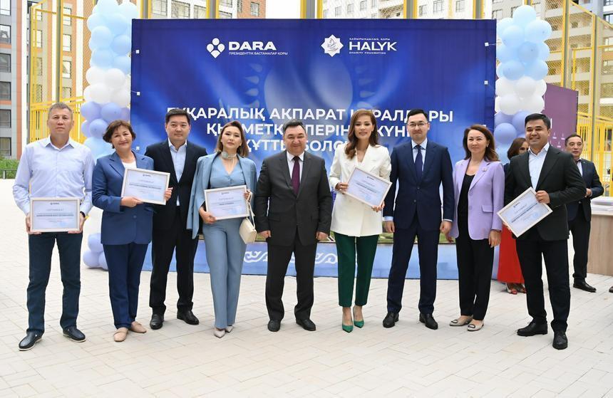 65 employees of state media receive keys to new apartments