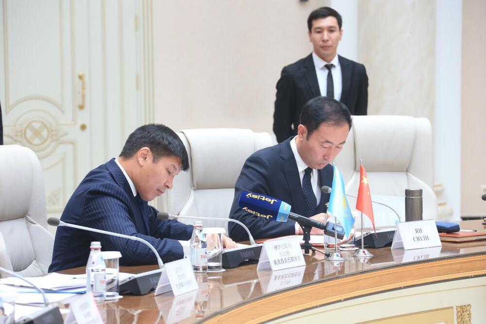 Ряд важных документов подписали руководители Жетысуской области и Иле-Казахской автономной области Китая 