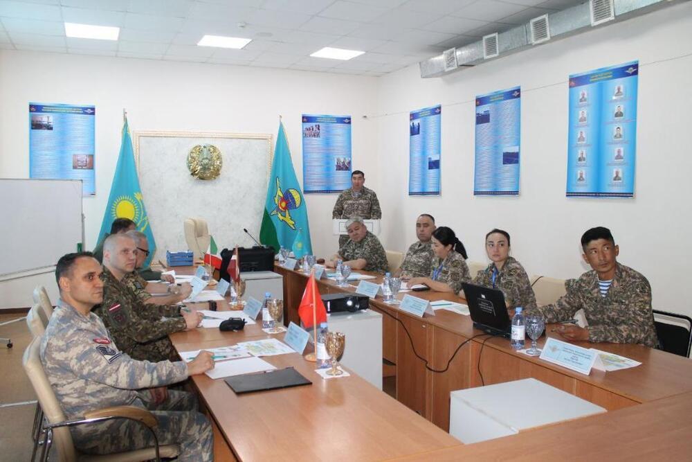 Казахстан посетили зарубежные специалисты в области контроля над вооружениями. Фото: Минобороны РК