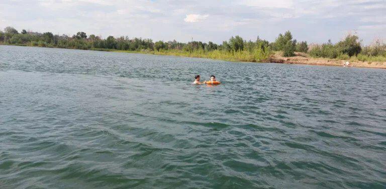 Тонущих подростков вытащили из воды спасатели Уральска