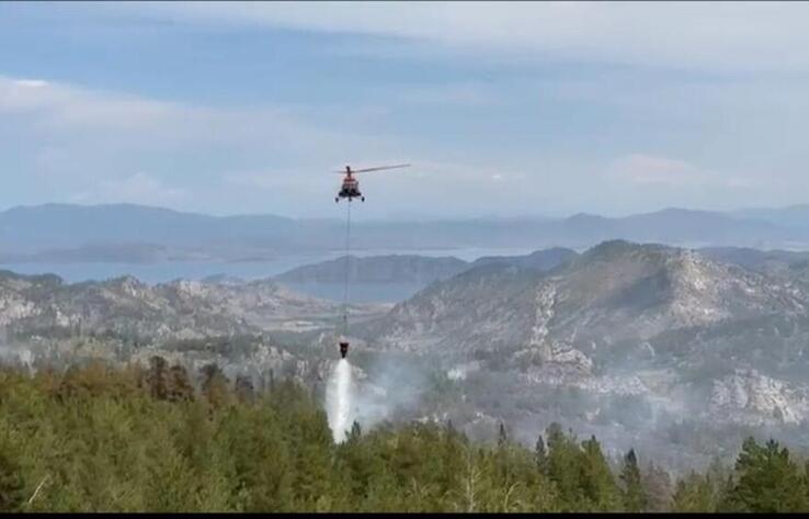 Лесной пожар удалось локализовать с помощью вертолетов в ВКО 