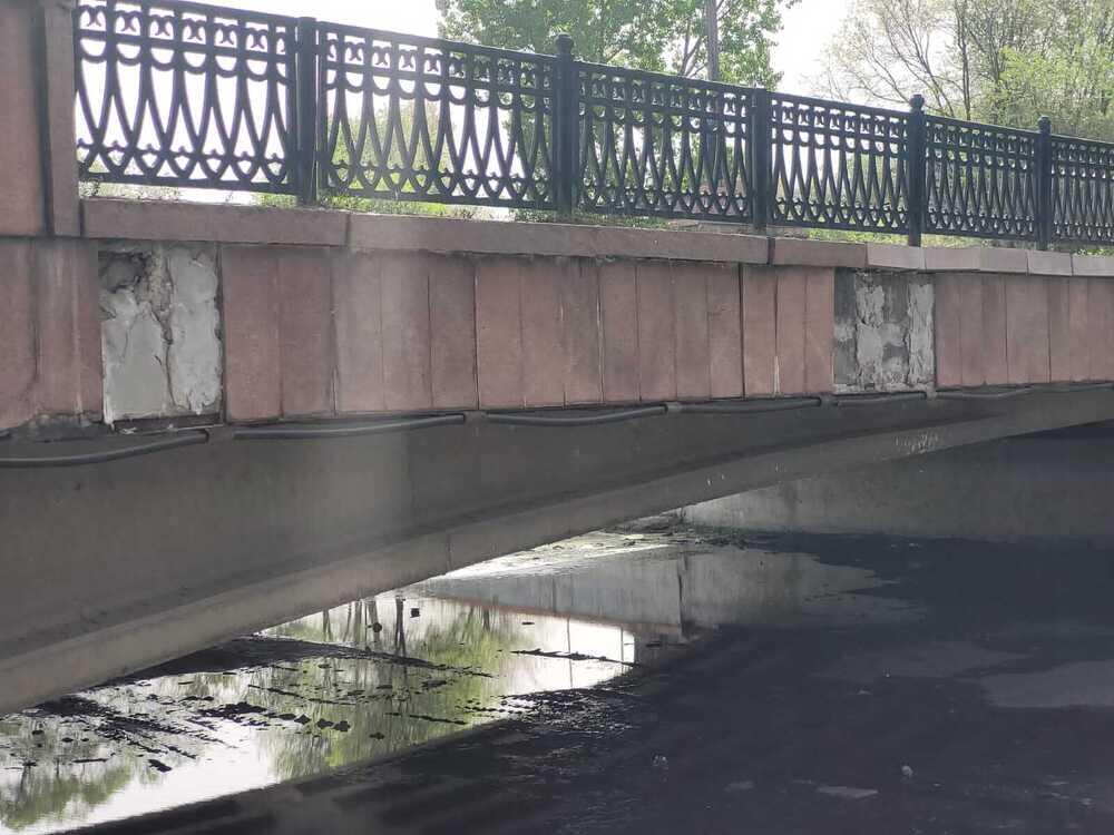 Жителей Алматы возмутила замена многолетней облицовки моста