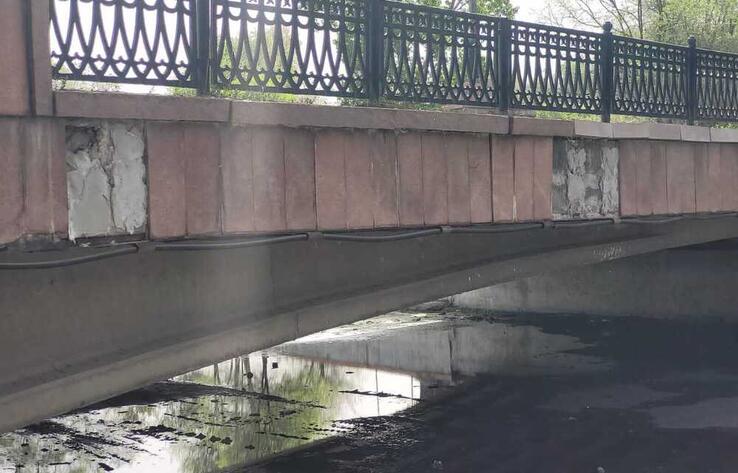 Жителей Алматы возмутила замена многолетней облицовки моста
