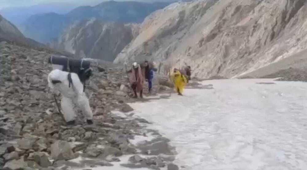 В Туркестанской области продолжаются поиски сорвавшегося с горы туриста
