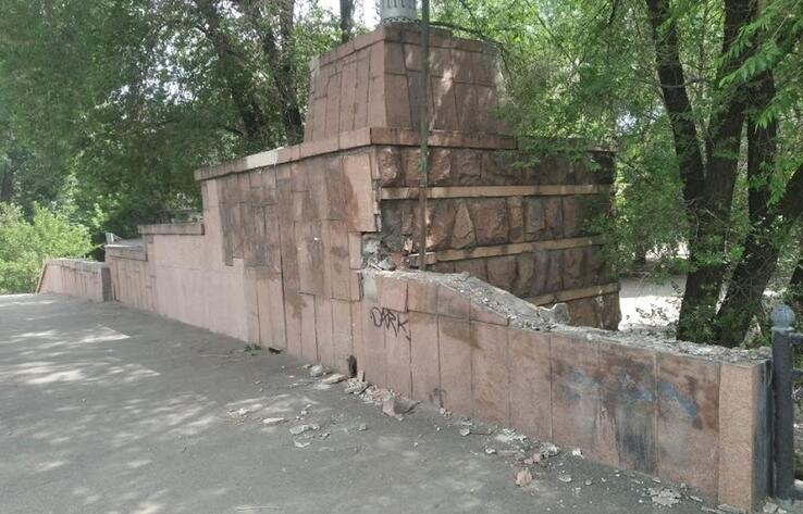 В акимате Алматы прокомментировали снятие плит на мосту на Сейфуллина