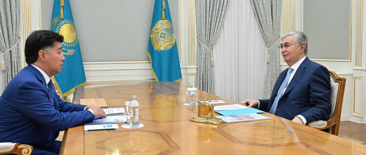 Тенденции и перспективы развития госслужбы обсудил Токаев с главой Астанинского хаба