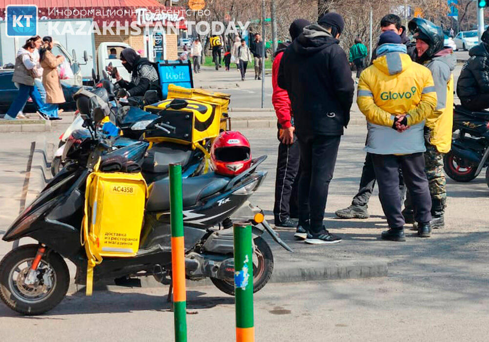 Как в Алматы будут бороться с нарушающими ПДД водителями мопедов