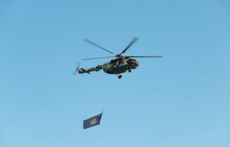 В Актау прошел парад кораблей и шоу вертолетов
