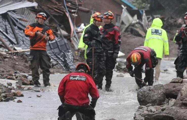 Более 30 человек погибли в результате наводнения в Южной Корее