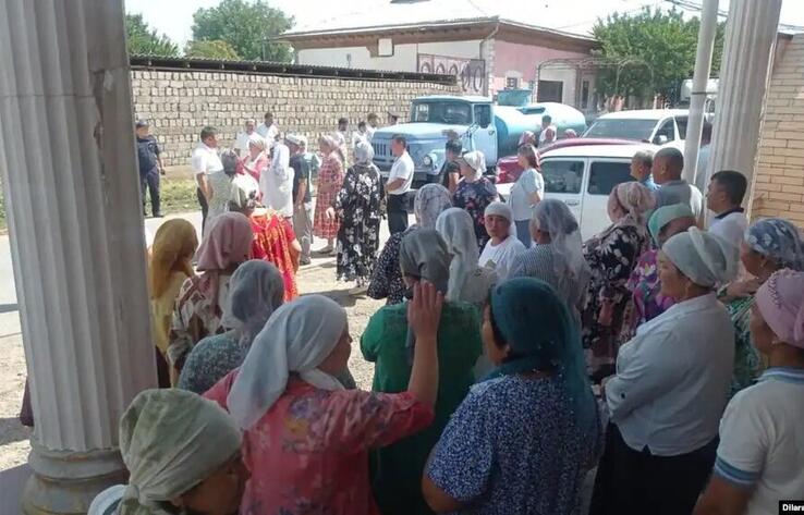 Женщины вышли на акцию протеста против педофилии в Туркестанской области