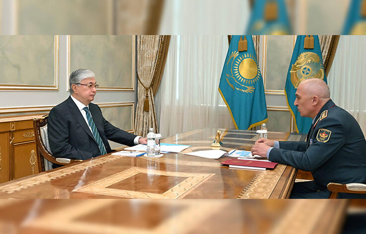 Kazakh Head of State Tokayev meets with Defense Minister Ruslan Zhakssylykov