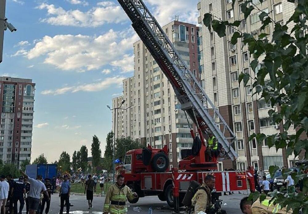 Пожар в ЖК Аккент в Алматы: одна женщина скончалась
