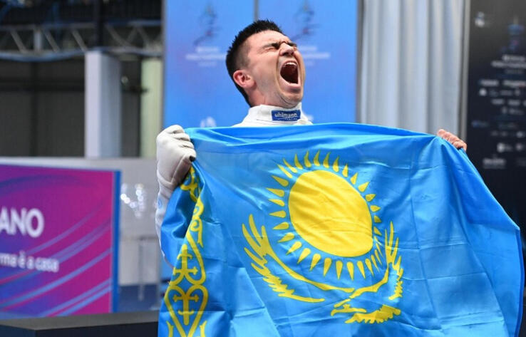 Впервые казахстанец завоевал медаль на ЧМ по фехтованию