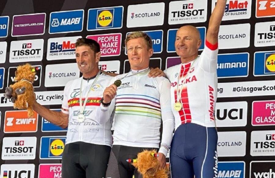 Александр Винокуров стал чемпионом мира по велоспорту