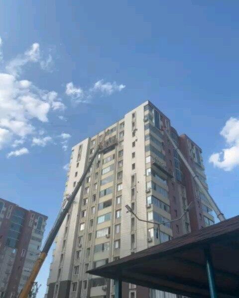 Смаилов поручил ускорить восстановительные работы в пострадавшей от пожара высотке в Алматы