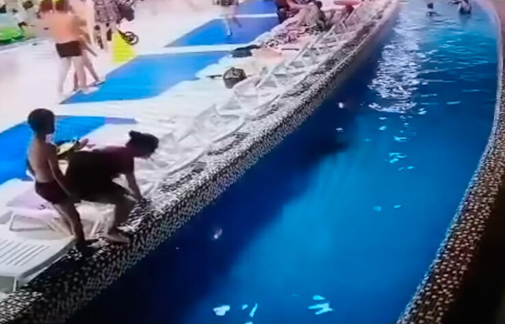 Астанадағы бассейндердің бірінде суға батып кеткен бала құтқарылды