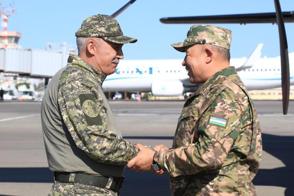 Министры обороны Казахстана и Узбекистана обсудили перспективы двусторонних отношений в сфере боевой подготовки