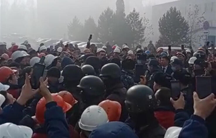 В Улытауской области рабочие "Казахмыса" вышли на забастовку 
