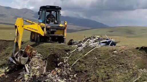Около 30 тонн мусора вывезли с плато Ассы в Алматинской области      