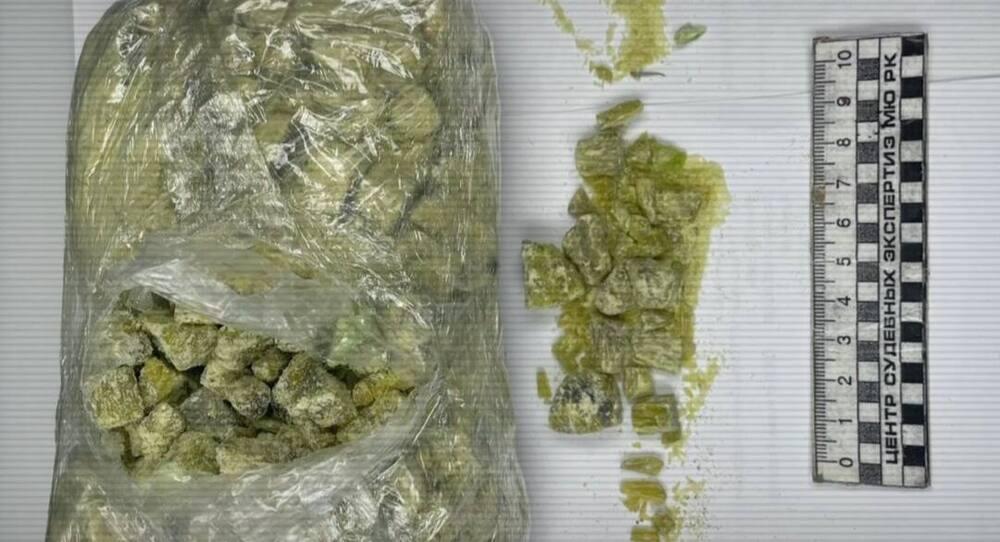 В Актау задержали курьера с крупной партией синтетического наркотика 