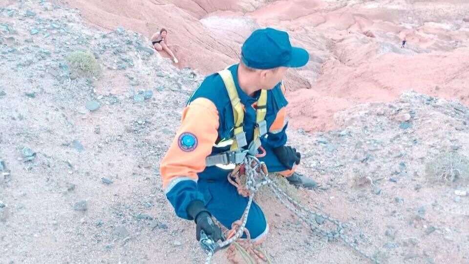 Туристка провела на скале Чарынского каньона 11 часов 