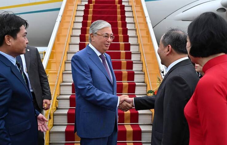 Президент Казахстана с официальным визитом прибыл во Вьетнам