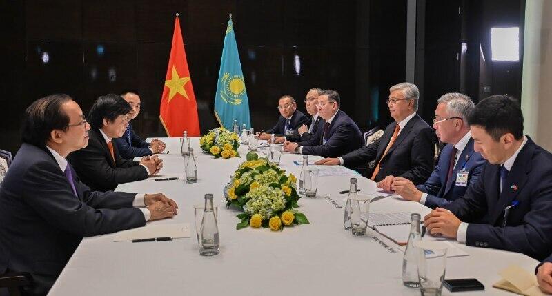 Токаев обсудил сотрудничество с представителями крупнейших вьетнамских компаний