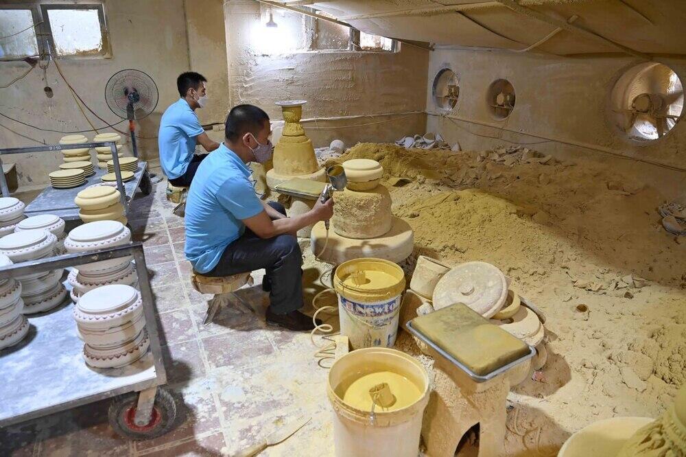 Tokayev visits ceramic village of Chu Dau in Vietnam. Images | Akorda