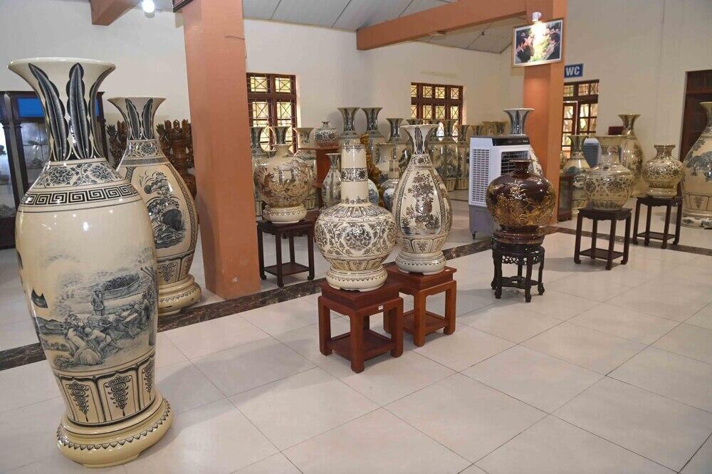 Tokayev visits ceramic village of Chu Dau in Vietnam. Images | Akorda