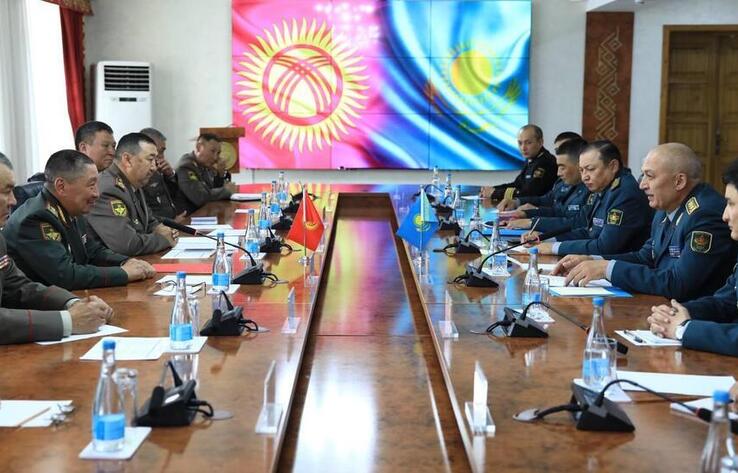 Министры обороны Казахстана и Кыргызстана обсудили вопросы региональной безопасности и перспективы сотрудничества
