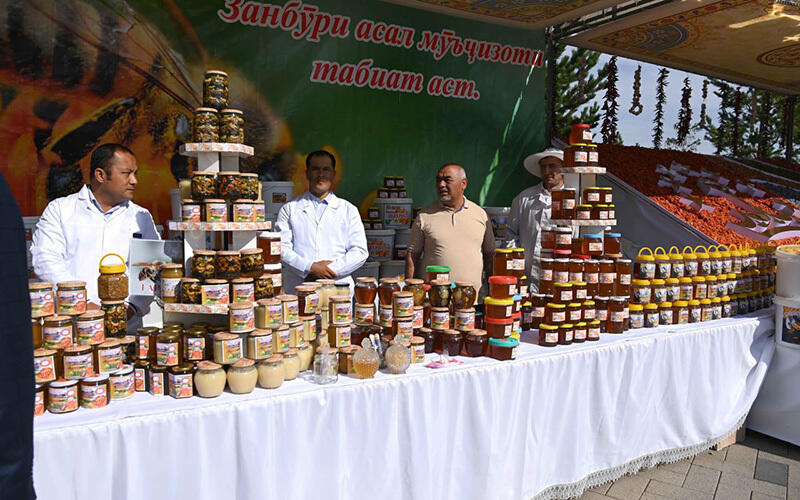 Выставка-ярмарка сельскохозяйственных и промышленных товаров Таджикистана. Фото: Акорда
