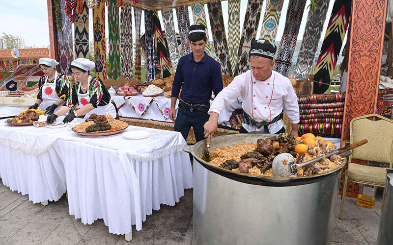 Выставка-ярмарка сельскохозяйственных и промышленных товаров Таджикистана. Фото: Акорда
