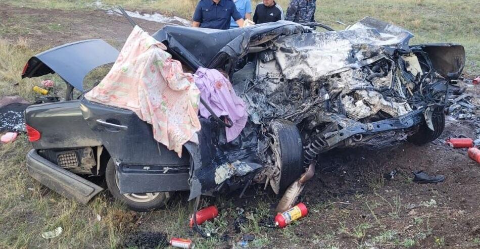 Три человека погибли в страшном ДТП в Карагандинской области