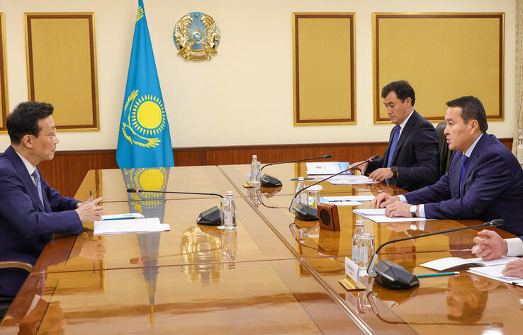 Премьер-министр провел встречу с послом Китая в Казахстане