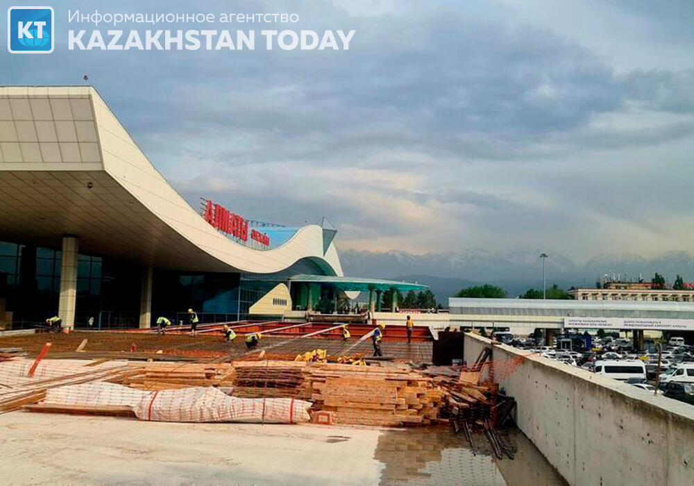 В аэропорту Алматы открыли для движения пандус второго этажа