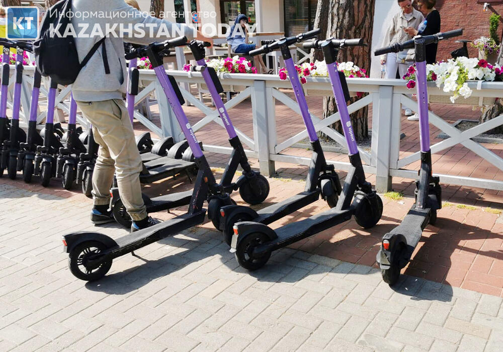 Police explain to Almaty residents new rules for using electric scooters