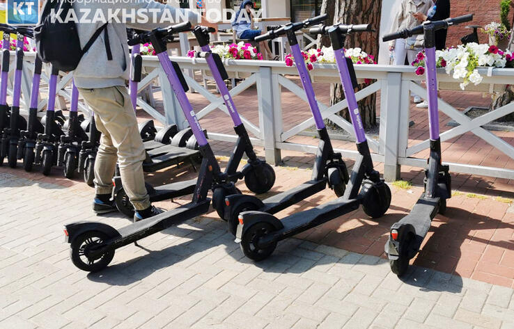 Police explain to Almaty residents new rules for using electric scooters