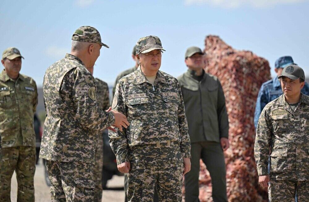 Токаев отметил важность наращивания потенциала оборонно-промышленного комплекса Казахстана 
